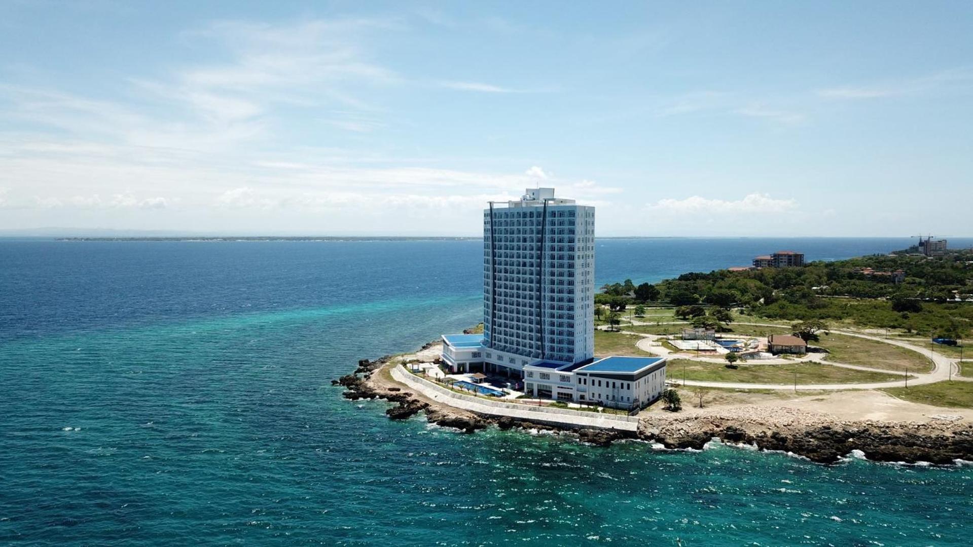 Arterra Seaview Resort Мактан Экстерьер фото