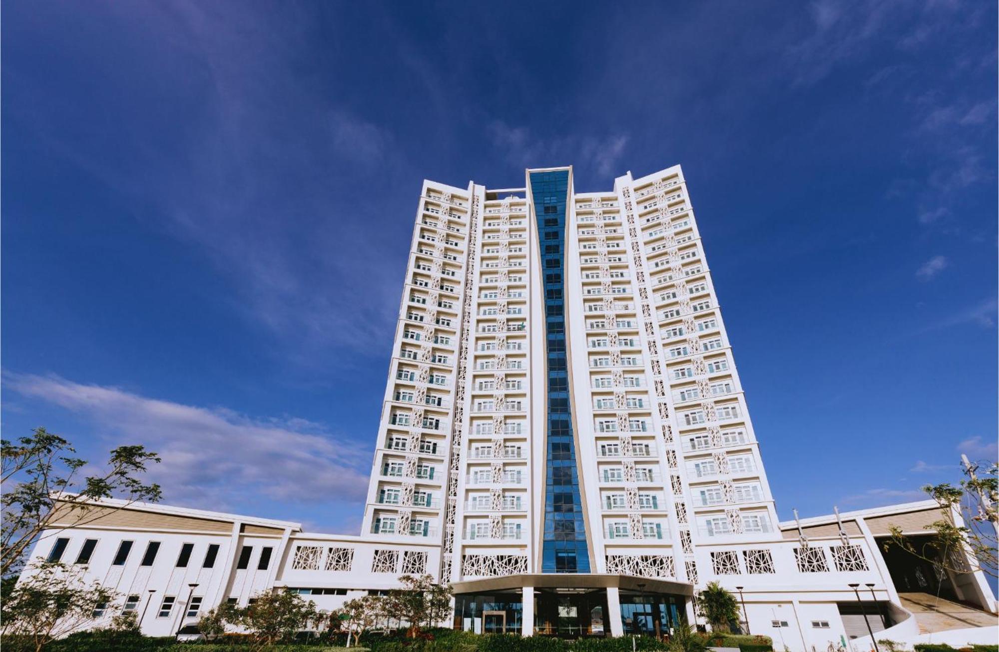 Arterra Seaview Resort Мактан Экстерьер фото